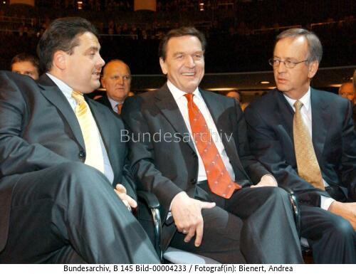 Hannover Messe 2002 / Eröffnung durch  Bundeskanzler Schröder
