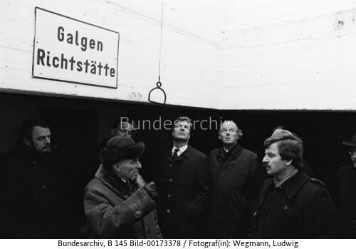 StM Möllemann in Österreich 1983 / Besuch im ehemaligen Konzentrationslager Mauthausen