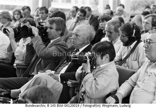 StS Becker in der Bundespressekonferenz 1981