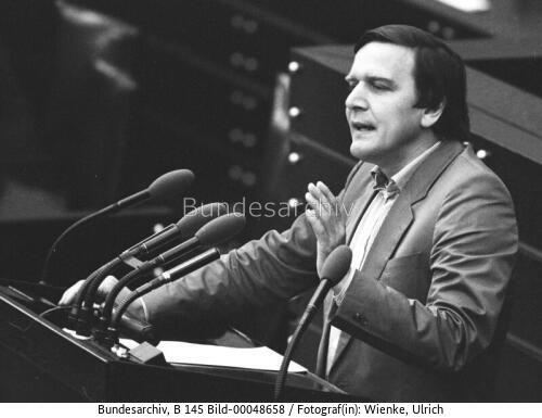 Bundestagssitzung / "Jugendprotest im demokratischen Staat" 1983 / MdB Schröder