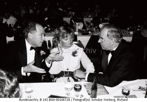 Bundespresseball 1982 / Ehepaar Kohl und MP Trudeau
