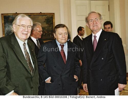 80. Geburtstag von Sir Peter Ustinov bei Bundespräsident Rau 2001