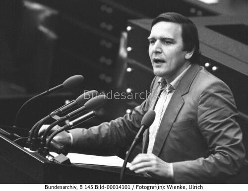 Bundestagssitzung / "Jugendprotest im demokratischen Staat" 1983 / MdB Schröder