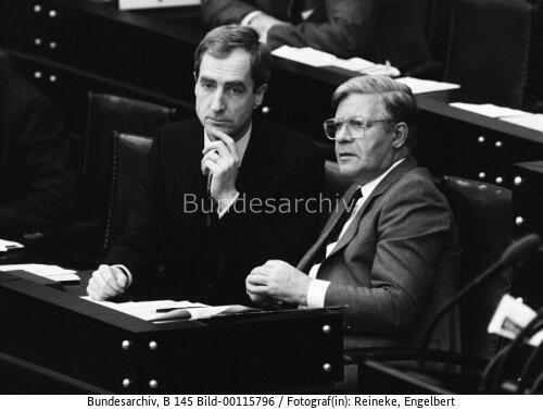 Bundestagssitzung 1981 / Bundeskanzler Schmidt und BM Schmude