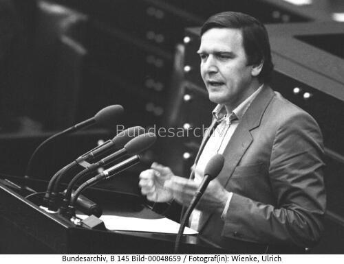 Bundestagssitzung / "Jugendprotest im demokratischen Staat" 1983 / MdB Schröder