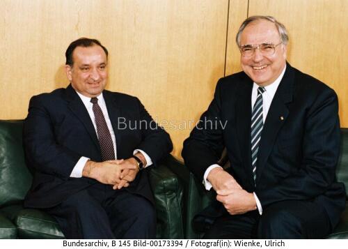 Österreichischer Bundeskanzler Sinowatz in Bonn 1983