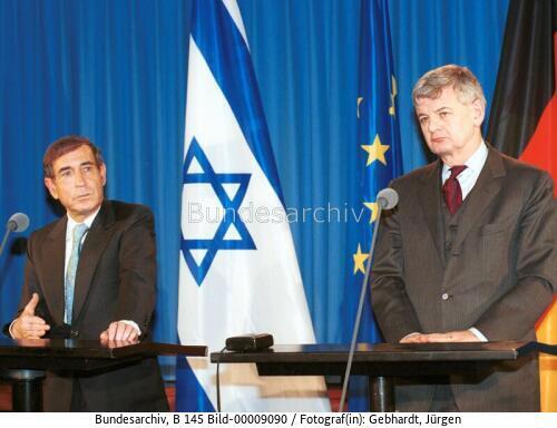 Israelischer Außenministers Ben-Ami in Berlin 2001