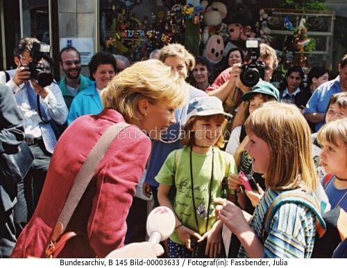 Doris Schröder-Köpf mit Kindern