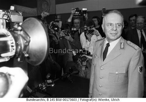 General Kießling als Zeuge vor dem Untersuchungsausschuß zur Affäre Kießling-Wörner 1984