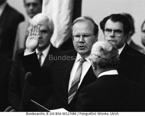 Bundestagssitzung 1984 / Vereidigung von BM Bangemann