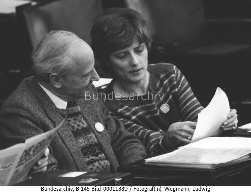 Bundestagssitzung zum Europäischen Rat in Brüssel 1984 / MdBs Kelly und Bastian