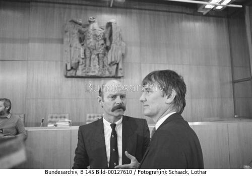 Bundesverfassungsgericht: Organklagen zum Flick-Untersuchungsausschuss und zur Nachrüstung 1984 / MdBs Schily und Struck