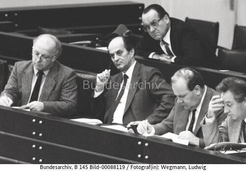 Bundestagssitzung 1985 / BM Windelen, BM Blüm und BM Bangemann
