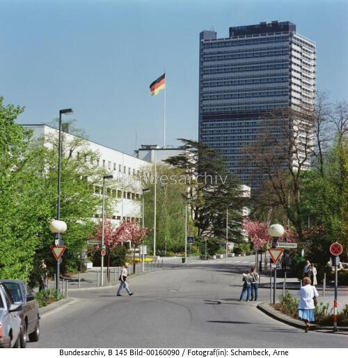 Regierungsviertel Bonn 1987 / <span class="match">Bundestag</span> und Langer Eugen
