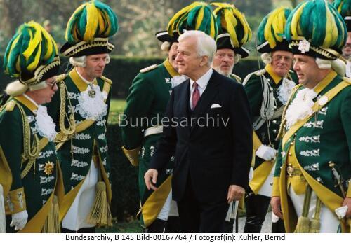 Bundespräsident von Weizsäcker empfängt die Kölner Karnevals-Ehrengarde 1992