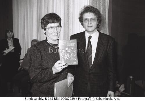 BM Süssmuth: PK zum Buch "Das manipulierte Schicksal - Künstliche Befruchtung" im Presseclub 1988