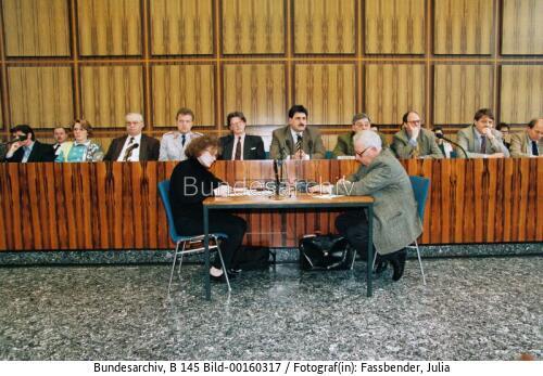 Pressekonferenz mit neuem Regierungssprecher Hausmann 1995