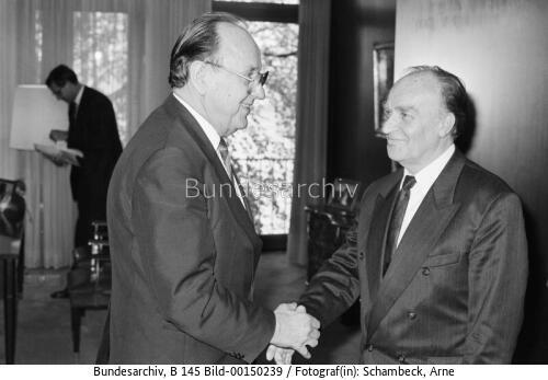 Bosnien-Herzegowinas Präsident Izetbegovic in Bonn 1991