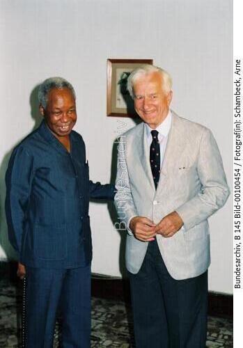 Bundespräsident von Weizsäcker in Tansania 1992