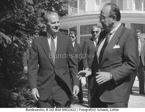 AM Hans-Dietrich Genscher und US-amerikanischer Außenminister James Baker 1990