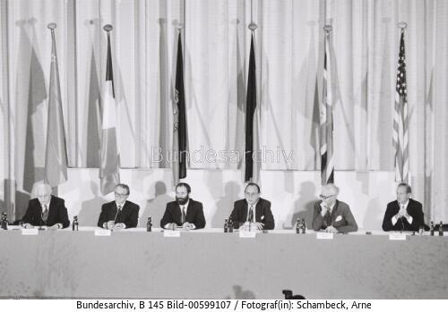 Erste Runde der Zwei-plus-Vier-Gespräche in Bonn 1990