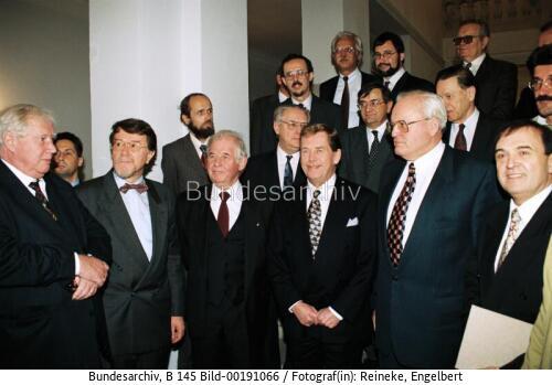 Bundespräsident Herzog und Präsident Havel bei deutsch-tschechischer Historikerkommission 1995