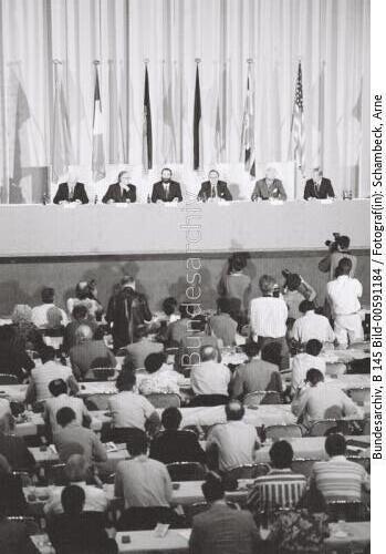 Erste Runde der Zwei-plus-Vier-Gespräche in Bonn 1990