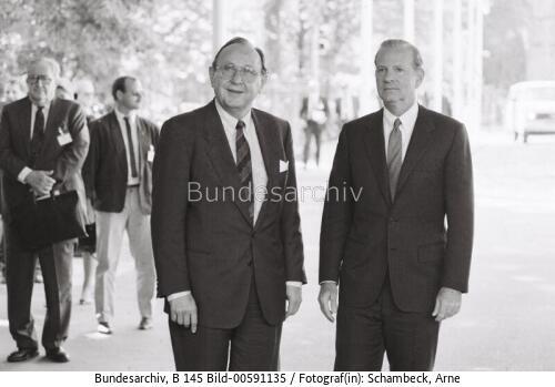 AM Hans-Dietrich Genscher und US-amerikanischer Außenminister James Baker 1990