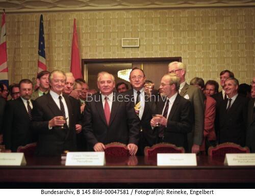 Abschluss der "2 + 4-Gespräche" in Moskau 1990 / Unterzeichnung des Vertrags