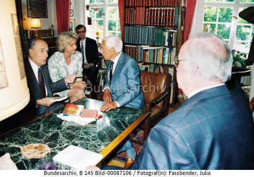 Bundeskanzler Kohl und Frankreichs Präsident Mitterrand besuchen Schriftsteller Jünger 1993