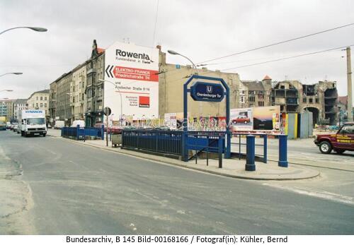 Berlin 1992 / U-Bahnschacht in der Friedrichstraße