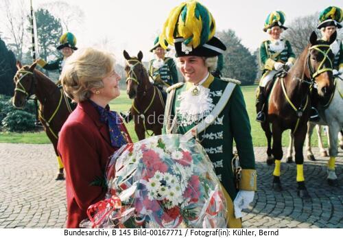 Marianne von Weizsäcker bei einem Empfang der Kölner Karnevals-Ehrengarde 1992