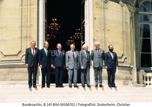"2+4"-Verhandlungen 1990 / Außenminister vor Quai d"Orsay