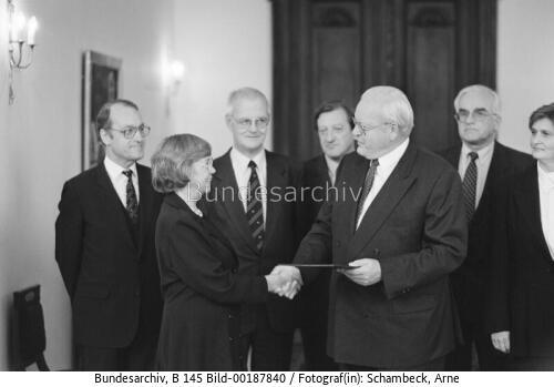 Bundespräsident Herzog ernennt Jutta Limbach zur Präsidentin des Bundesverfassungsgerichts 1994