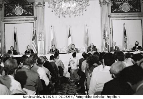 "2+4"-Gespräche in Paris 1990