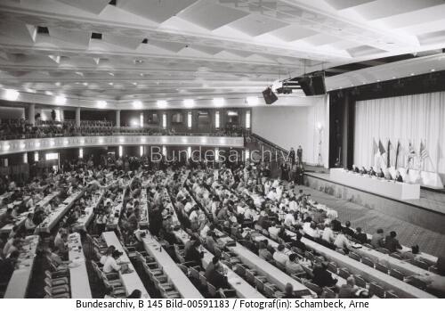 Erste Runde der Zwei-plus-Vier-Gespräche in Bonn 1990