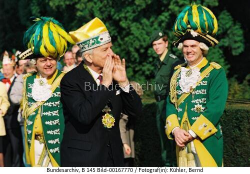 Bundespräsident von Weizsäcker empfängt die Kölner Karnevals-Ehrengarde 1992