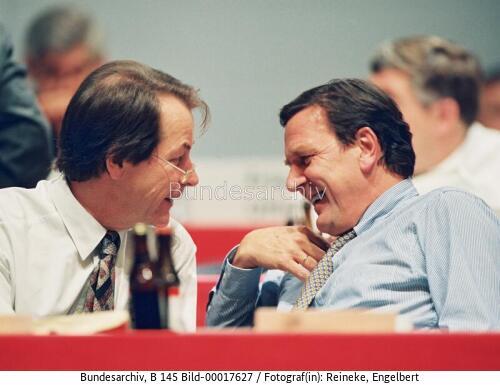SPD-Parteitag in Mannheim 1995 /  Müntefering mit Schröder