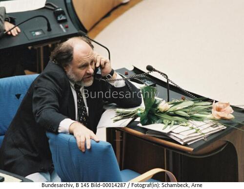 Bundestagssitzung zur Wirtschafts- Finanz- und Außenpolitik 1998 / MdB Schlauch