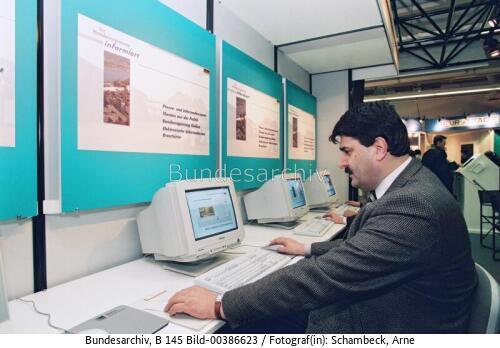 StS Peter Hausmann (BPA): Start des Internet-Angebots der Bundesregierung 1996