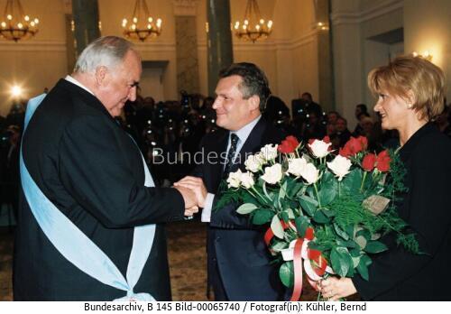 Bundeskanzler Kohl in Polen 1998 / Auszeichnung mit Weißer Adler-Orden