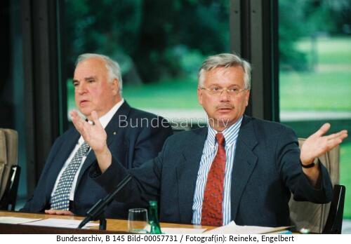 Pressekonferenz mit Bundeskanzler Kohl und PStS Hauser 1998