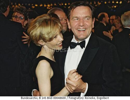 Europäischer Presse- und Funkball 1998 / Ehepaar Schröder
