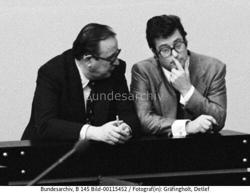 Bundestagssitzung 1977 / AM Genscher und AA-Mitarbeiter Kinkel