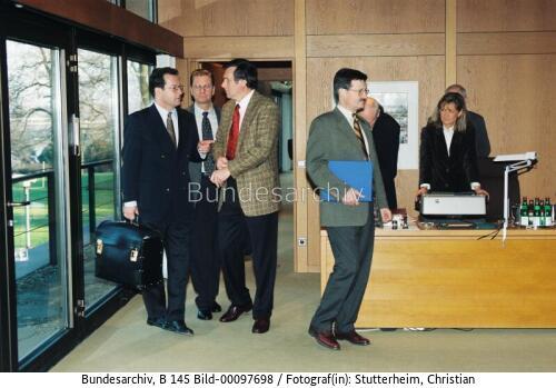 <span class="match">FDP</span>-Mitglieder bei einer Kabinettssitzung 1998