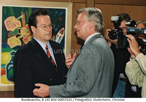 Neuer Regierungssprecher Hauser mit AM Kinkel 1998