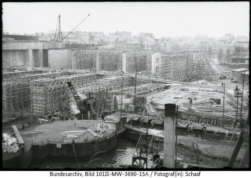 St. Nazaire, <span class="match">U-Boot-Bunker</span> im Bau