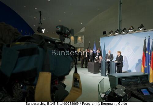 Übergabe Gutachten der Expertenkommission  "Neue Finanzmarktarchitektur" 2012