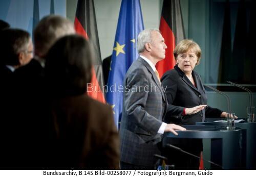 Übergabe Gutachten der Expertenkommission  "Neue Finanzmarktarchitektur" 2012