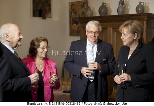 Bundeskanzlerin Merkel besucht DFB-Ehrenpräsidenten Braun 2010